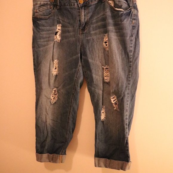 F21+ Cropped Cuffed Ripped Jeans - Picture 2 of 14